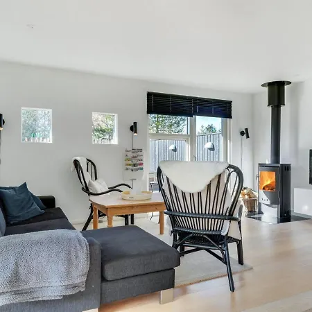 Holiday home Rosmarie - 600m From The Sea In Ne Jutland By Interhome